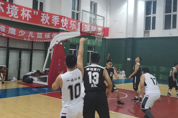“开云app官方在线入口杯”秋季快乐篮球联赛火热激战中