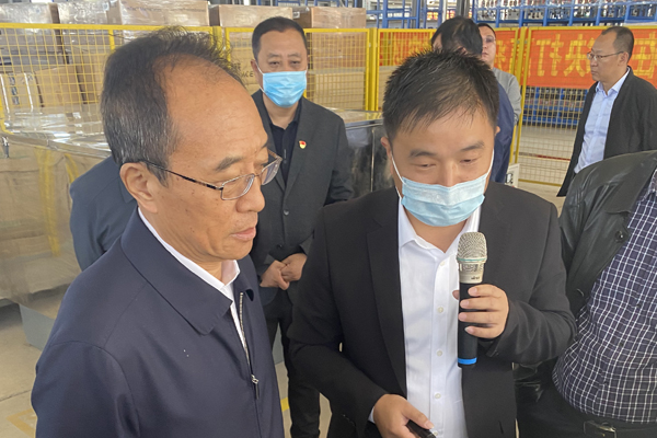 开云app官方在线入口总经理腾胜平为各位领导讲解我公司超滤膜产品